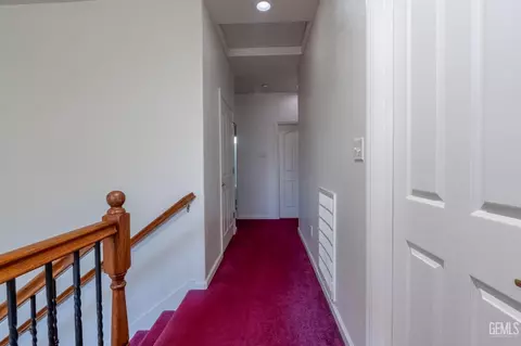 Entry Way - 901 Cabernet Dr, Wasco, CA 93280 photo 4 of 10