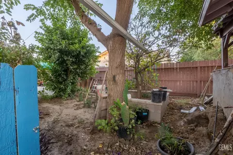 Exterior - 901 Cabernet Dr, Wasco, CA 93280 photo 2 of 2