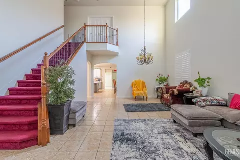 Entry Way - 901 Cabernet Dr, Wasco, CA 93280 photo 1 of 10