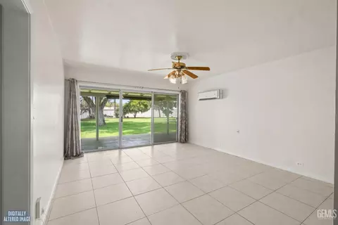Living - 15821 Central Ave, Wasco, CA 93280 photo 9 of 10