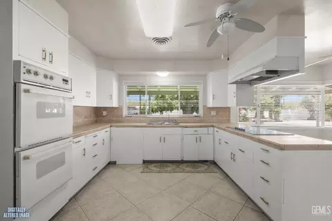 Kitchen - 15821 Central Ave, Wasco, CA 93280 photo 2 of 4