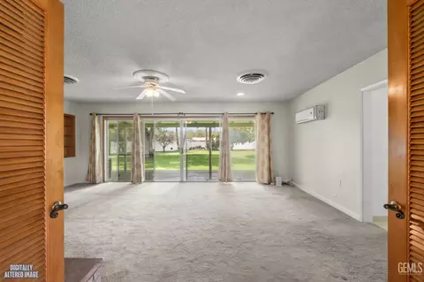 Living - 15821 Central Ave, Wasco, CA 93280 photo 4 of 10