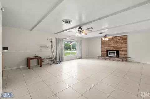 Living - 15821 Central Ave, Wasco, CA 93280 photo 2 of 10