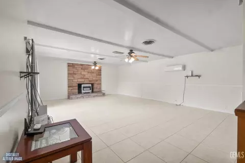 Living - 15821 Central Ave, Wasco, CA 93280 photo 1 of 10
