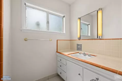 Bath - 15821 Central Ave, Wasco, CA 93280 photo 6 of 8
