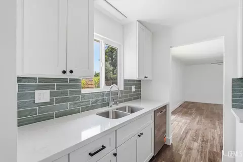 Kitchen - 10609 Cave Ave, Bakersfield, CA 93312 photo 1 of 3