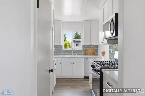 Kitchen - 10609 Cave Ave, Bakersfield, CA 93312 photo 2 of 3