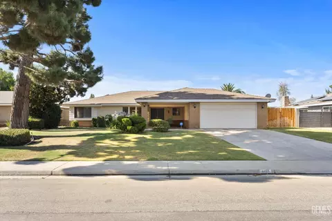 6417 Olympia Dr, Bakersfield, CA 93309