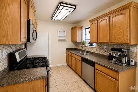 Kitchen - 21951 Berne, Tehachapi, CA 93561 photo 1 of 2