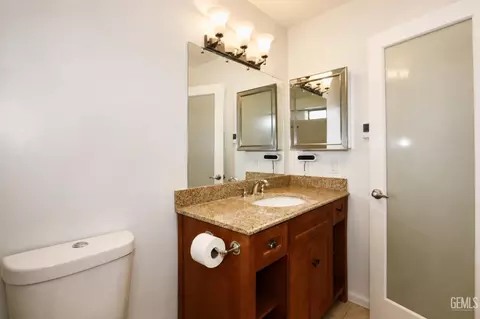 Bath - 21951 Berne, Tehachapi, CA 93561 photo 2 of 3