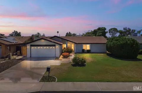6200 Summerfield Dr, Bakersfield, CA 93313
