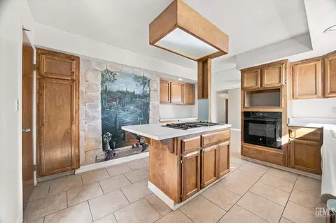 Kitchen - 22608 Mariposa Rd, Tehachapi, CA 93561 photo 1 of 5