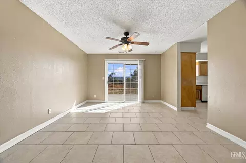 Living - 22608 Mariposa Rd, Tehachapi, CA 93561 photo 7 of 9