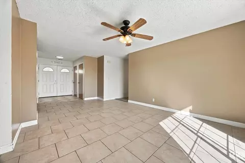 Living - 22608 Mariposa Rd, Tehachapi, CA 93561 photo 8 of 9