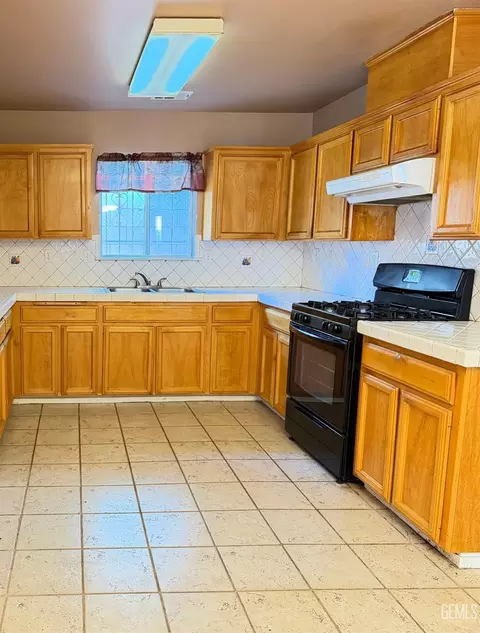 Kitchen - 1908 Summer Dr, Delano, CA 93215 photo 1 of 1