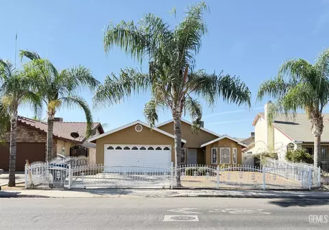 Exterior - 1908 Summer Dr, Delano, CA 93215 photo 2 of 3