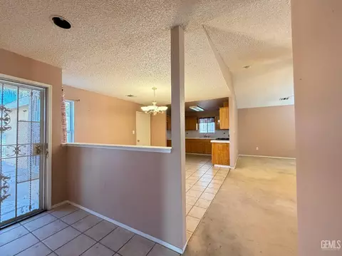Entry Way - 1908 Summer Dr, Delano, CA 93215 photo 1 of 1