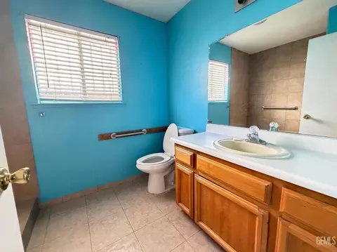 Bath - 1908 Summer Dr, Delano, CA 93215 photo 2 of 2