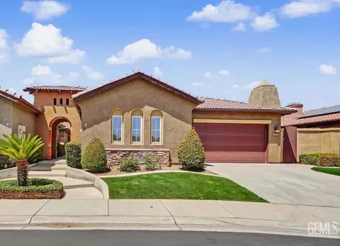 8622 Bolsena Ln, Bakersfield, CA 93312