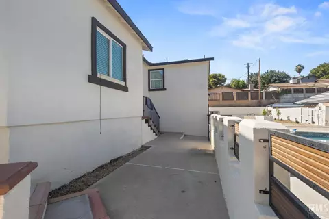 Exterior - 525 Washington Ave, Taft, CA 93268 photo 4 of 5