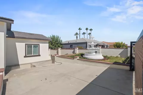 Exterior - 525 Washington Ave, Taft, CA 93268 photo 3 of 5