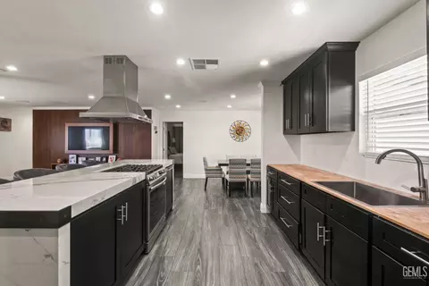 Kitchen - 525 Washington Ave, Taft, CA 93268 photo 3 of 3