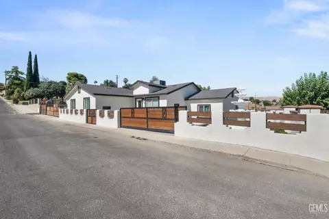 Exterior - 525 Washington Ave, Taft, CA 93268 photo 2 of 5