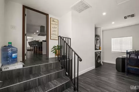 Entry Way - 525 Washington Ave, Taft, CA 93268 photo 1 of 1