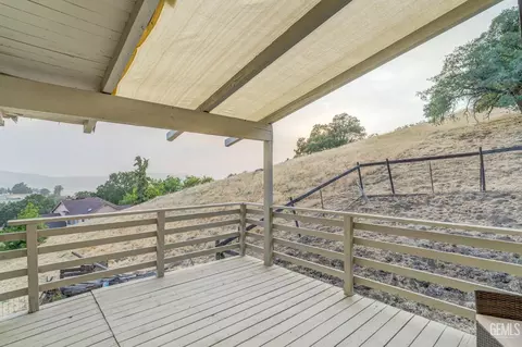 Exterior - 24501 Pueblo Ct, Tehachapi, CA 93561 photo 7 of 9