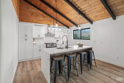 Kitchen - 24501 Pueblo Ct, Tehachapi, CA 93561 photo 4 of 7
