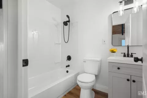 Bath - 24501 Pueblo Ct, Tehachapi, CA 93561 photo 1 of 5