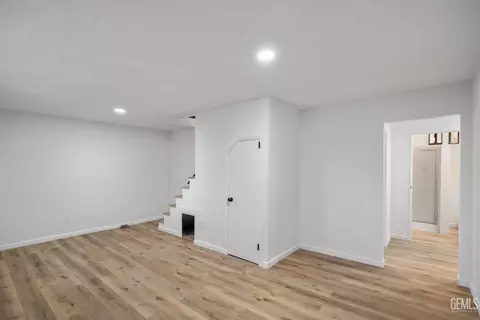 Living - 24501 Pueblo Ct, Tehachapi, CA 93561 photo 4 of 4