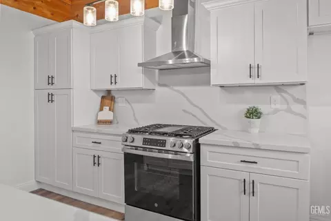 Kitchen - 24501 Pueblo Ct, Tehachapi, CA 93561 photo 6 of 7
