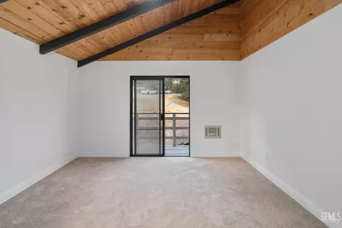 Bedroom - 24501 Pueblo Ct, Tehachapi, CA 93561 photo 5 of 6