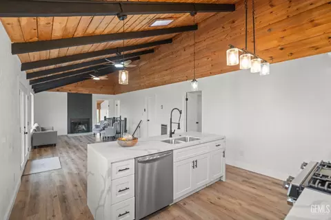 Kitchen - 24501 Pueblo Ct, Tehachapi, CA 93561 photo 7 of 7