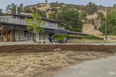 Exterior - 24501 Pueblo Ct, Tehachapi, CA 93561 photo 2 of 9