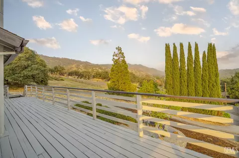 Exterior - 24501 Pueblo Ct, Tehachapi, CA 93561 photo 5 of 9