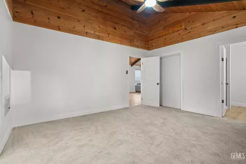 Bedroom - 24501 Pueblo Ct, Tehachapi, CA 93561 photo 3 of 6