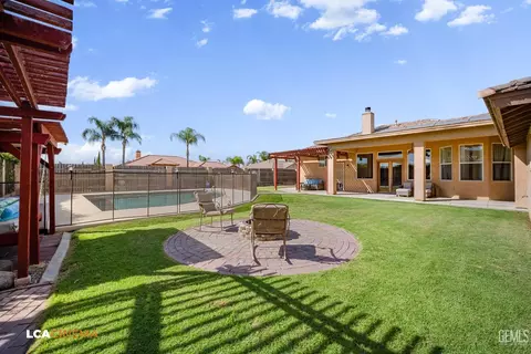 Exterior - 11338 Tee Box Ln, Taft, CA 93268 photo 8 of 14