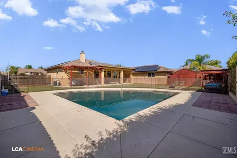 Exterior - 11338 Tee Box Ln, Taft, CA 93268 photo 5 of 14