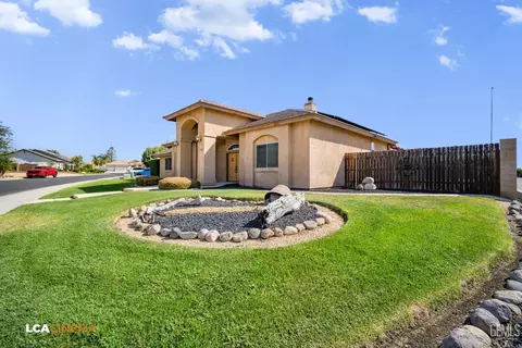Exterior - 11338 Tee Box Ln, Taft, CA 93268 photo 2 of 14