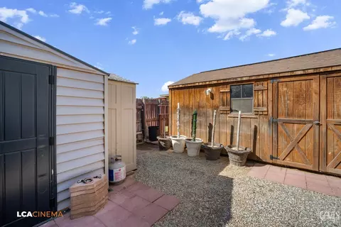 Exterior - 11338 Tee Box Ln, Taft, CA 93268 photo 10 of 14