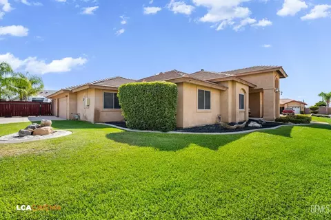 Exterior - 11338 Tee Box Ln, Taft, CA 93268 photo 3 of 14