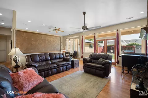 Living - 11338 Tee Box Ln, Taft, CA 93268 photo 1 of 2