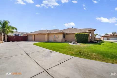 Exterior - 11338 Tee Box Ln, Taft, CA 93268 photo 13 of 14
