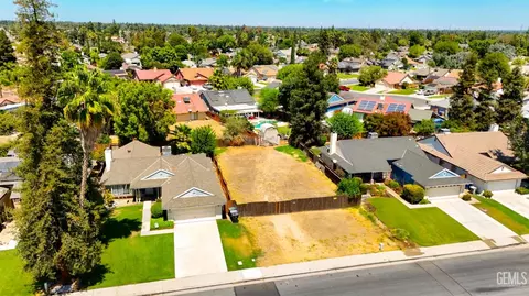 9404 Lanneau Ct, Bakersfield, CA 93311 photo 2