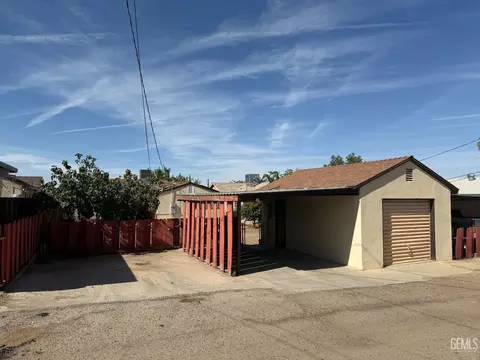 Exterior - 211 E Woodrow St, Taft, CA 93268 photo 4 of 4