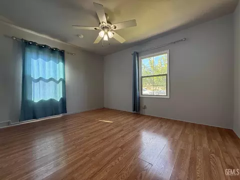 Bedroom - 211 E Woodrow St, Taft, CA 93268 photo 3 of 5