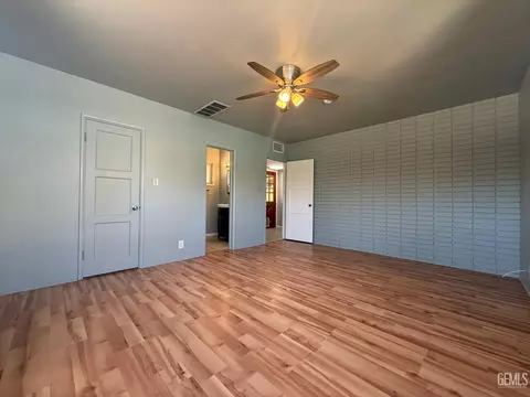 Bedroom - 211 E Woodrow St, Taft, CA 93268 photo 2 of 5