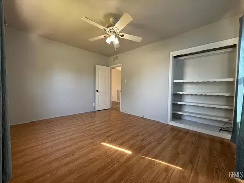 Bedroom - 211 E Woodrow St, Taft, CA 93268 photo 4 of 5